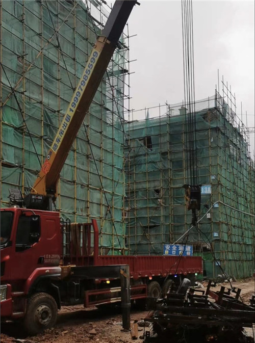 中卫市“慢工细活”—— 吊车的 “微动控制” 技术