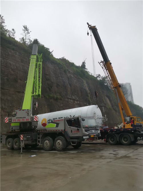 中卫市“不怕风雨冻”—— 吊车的 “恶劣环境适应” 技术